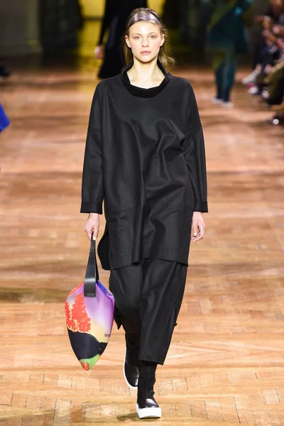 Look 11